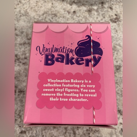 Disney Vinylmation Bakery Series Aristocats Cupcake Vinyl Figure - Picture 5 of 7